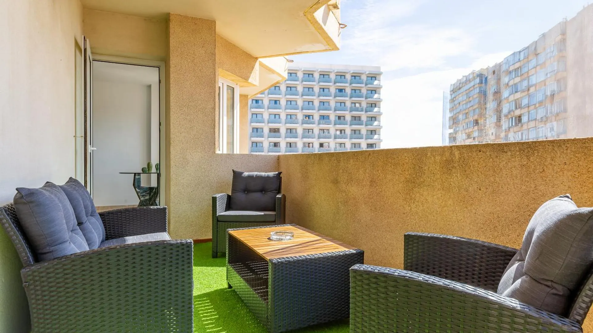 Apartment Oasis With Terrace And Sea Views With Rooftop Pool Torremolinos Spain